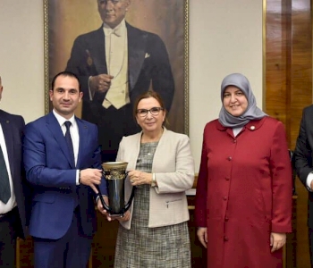 Ticaret bakanımız Sayın Ruhsar PEKCAN ve Ak parti milletvekillerimiz MYK üyesi Sayın İffet POLAT ile Modoko yönt.kurulu olarak Ankara’da ABD Projemizi görüştük.
